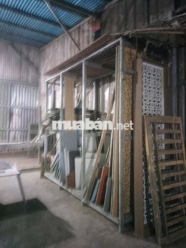 Cho thuê xưởng sản xuất nội thất đường lớn, có sẵn máy cưa bàn trượt..
