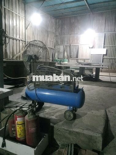 Cho thuê xưởng sản xuất nội thất đường lớn, có sẵn máy cưa bàn trượt..