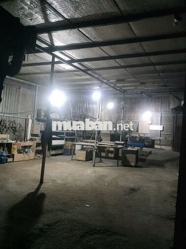 Cho thuê xưởng sản xuất nội thất đường lớn, có sẵn máy cưa bàn trượt..