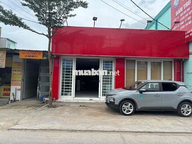 Sang lại mặt bằng kinh doanh đối diện trường học