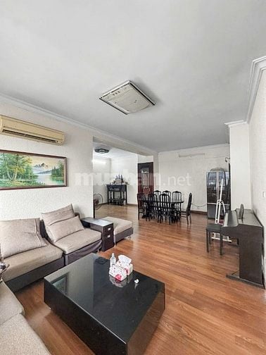 Chính chủ - Bán căn hộ 3PN, 2WC, 131m2 tại Chung cư 96 Định Công