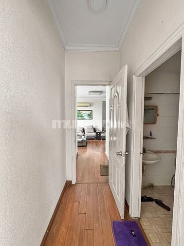 Chính chủ - Bán căn hộ 3PN, 2WC, 131m2 tại Chung cư 96 Định Công