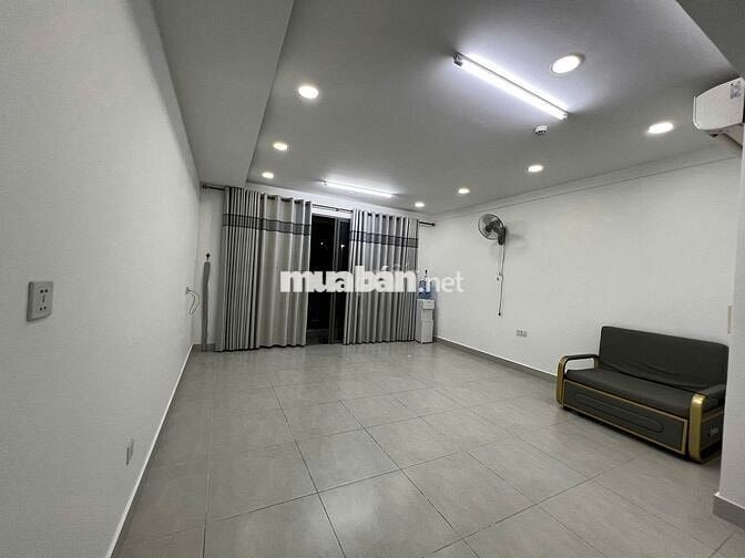 Cho thuê Millennium nhà trống (bếp, rèm,máy lạnh) ở hoặc làm VP, 40m2 