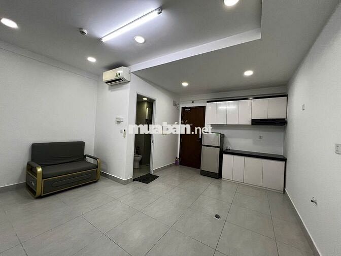 Cho thuê Millennium nhà trống (bếp, rèm,máy lạnh) ở hoặc làm VP, 40m2 