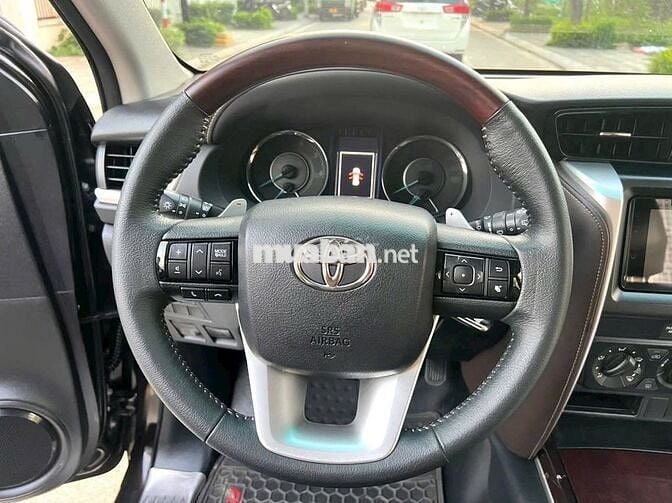 Toyota Fortuner 2020 2.4G 4x2 AT Đen | 80,000 Km
