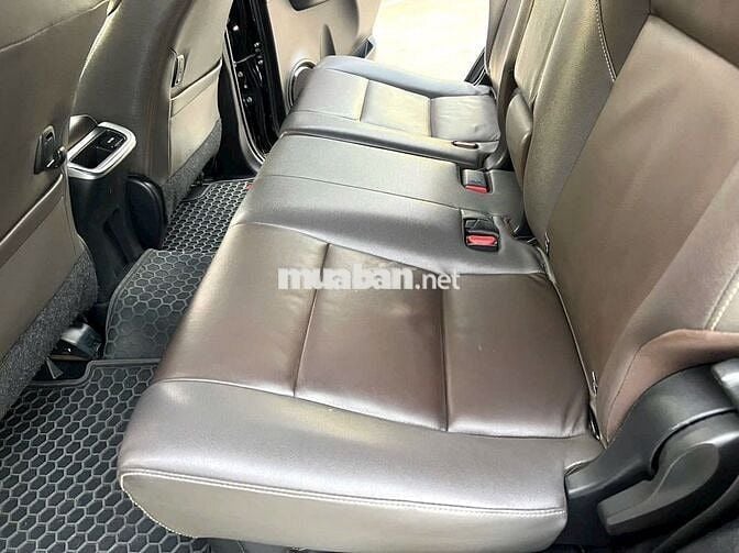 Toyota Fortuner 2020 2.4G 4x2 AT Đen | 80,000 Km