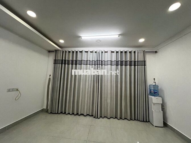 Cho thuê Millennium nhà trống (bếp, rèm,máy lạnh) ở hoặc làm VP, 40m2 