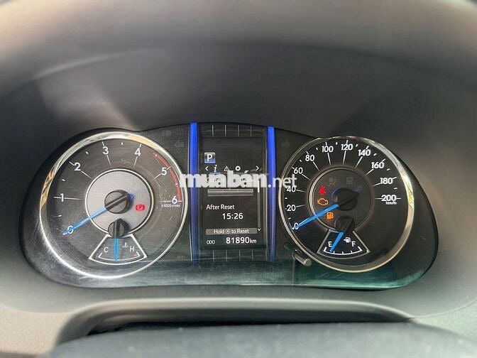 Toyota Fortuner 2020 2.4G 4x2 AT Đen | 80,000 Km