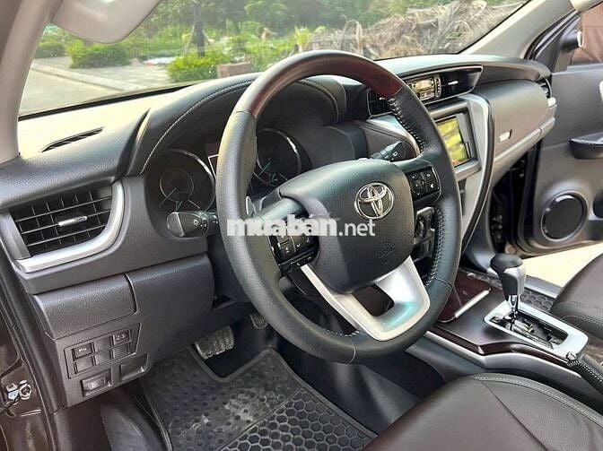 Toyota Fortuner 2020 2.4G 4x2 AT Đen | 80,000 Km