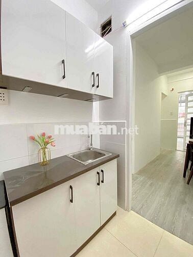 CĂN 2PN 1WC BAN CÔNG CỬA SỔ LỚN THOÁNG MÁT_ ĐƯỜNG OTO YEN TĨNH QUẬN 1