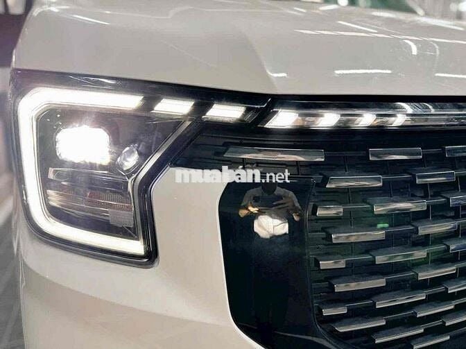 Ford Transit 16 chỗ Số sàn Trắng