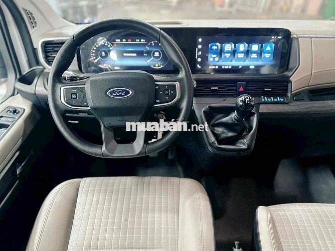 Ford Transit 16 chỗ Số sàn Trắng