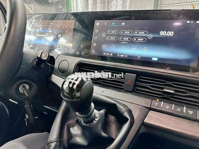 Ford Transit 16 chỗ Số sàn Trắng