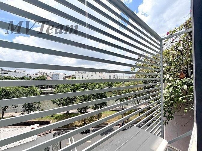 Cho Thuê Căn Hộ 1PN Tách Bếp Cửa Sổ Full Nội Thất Ngay Bờ Kè Hoàng Sa