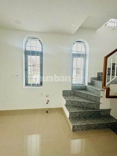 Bán căn góc 2 mặt tiền vị trí đẹp trung tâm Nha Trang, đường Lê Chân