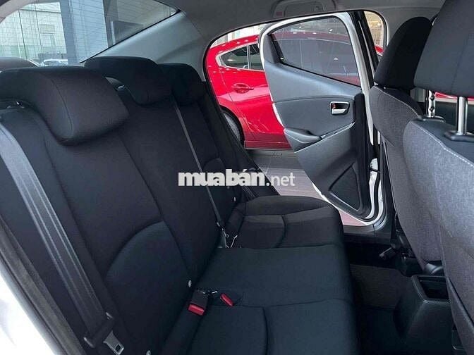 Mazda 2 Nhập Thái giá sốc tặng Bảo hiểm thân vỏ