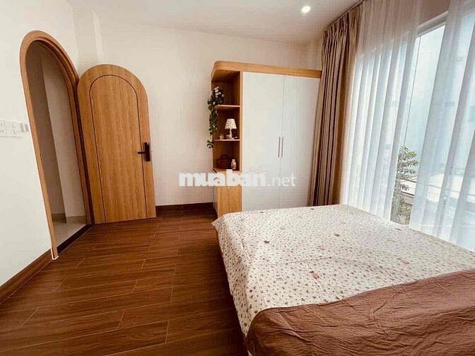 Căn hộ mới xây, full nội thất, có ban công cực thoáng