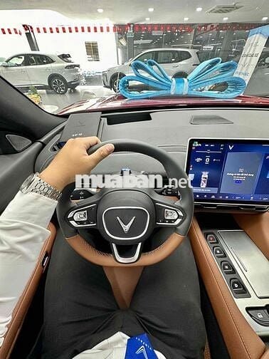 Hiếm VinFast VF9 PLUS Trần Kính 6ghế cơ trưởng Đỏ
