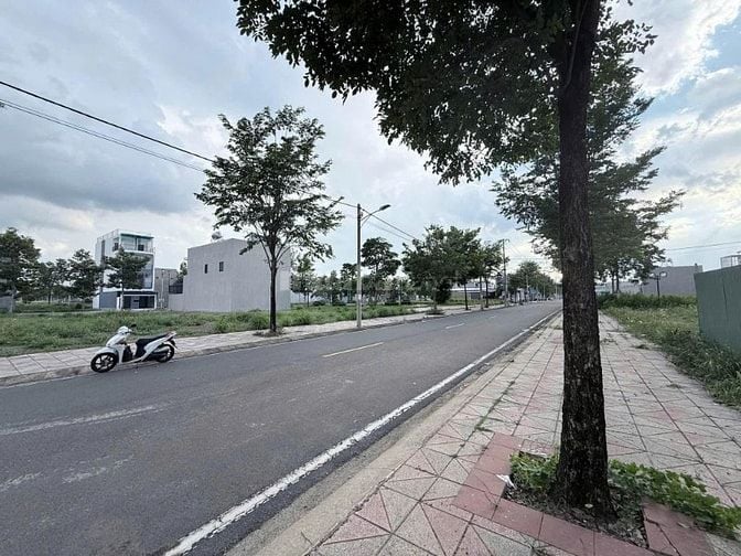 KẸT TIỀN XẢ GẤP LÔ 100M2 GẦN TP THỦ DẦU MỘT - SỔ SẴN CẦM TAY CHỈ 840TR