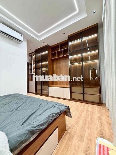 Nhà 4 tầng,thang máy 500kg.541/77 Huỳnh Văn Bánh Phường Phú Nhuận