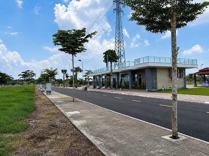 KẸT TIỀN XẢ GẤP LÔ 100M2 GẦN TP THỦ DẦU MỘT - SỔ SẴN CẦM TAY CHỈ 840TR