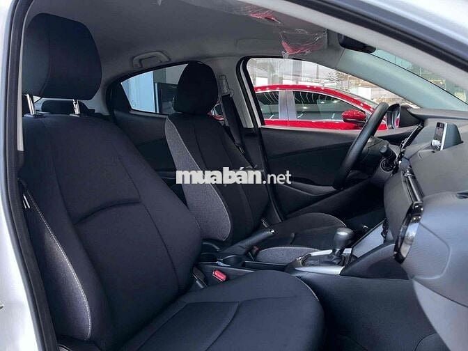 Mazda 2 Nhập Thái giá sốc tặng Bảo hiểm thân vỏ
