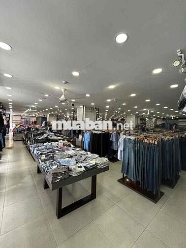 CHO THUÊ MẶT BẰNG KINH DOANH- DIỆN TÍCH 2500m2 TRUNG TÂM QUẬN 3