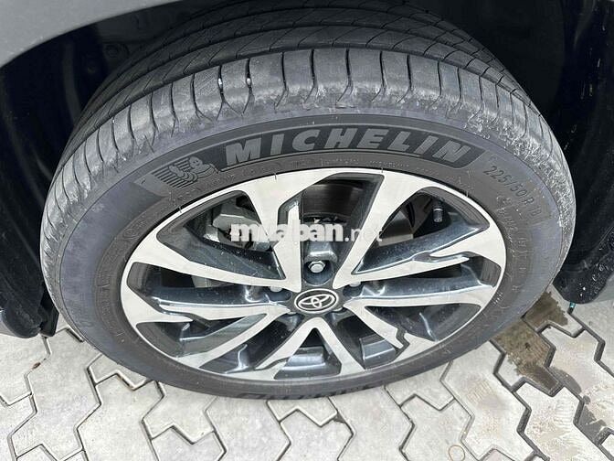 Toyota Cross 1.8V 2025 8000km Đen