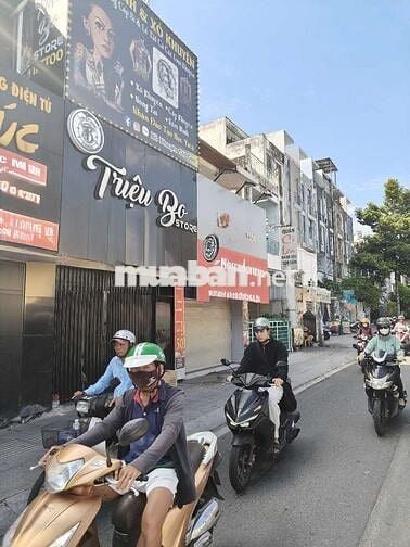 Cho thuê nhà mặt tiền Nguyễn Tri Phương, Quận 5 4x11 2 tấm kinh doanh