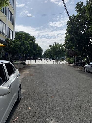 Chính chủ bán căn nhà khu Tên Lửa,đường số 13