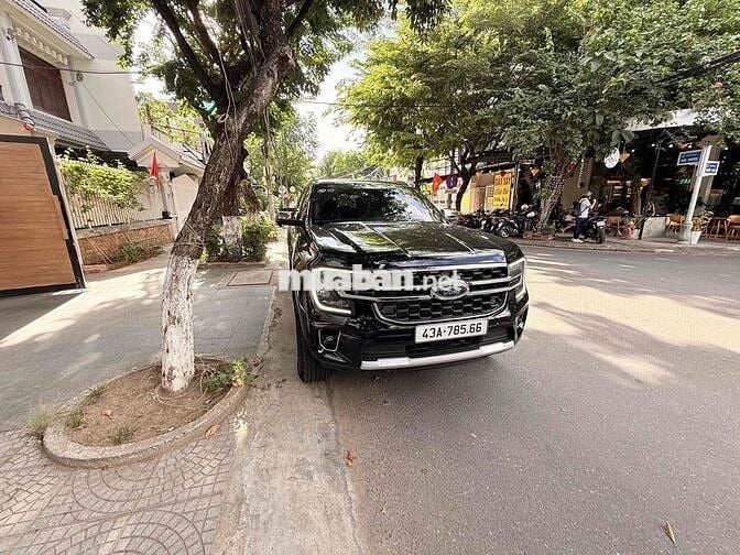 Ford Everest Titanium 7 chỗ Đen 14.463 km