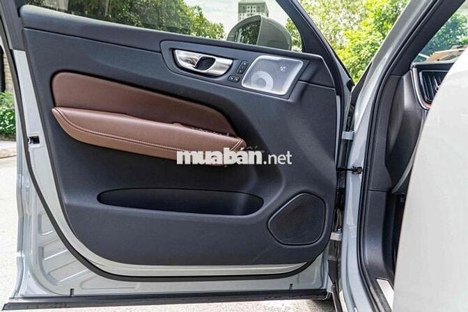 Volvo XC60 Ultra 2025 Xám 3.000 Km