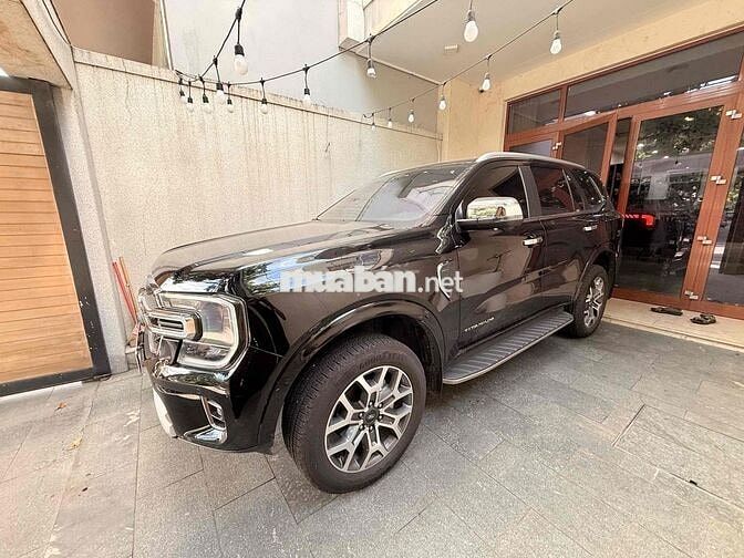 Ford Everest Titanium 7 chỗ Đen 14.463 km