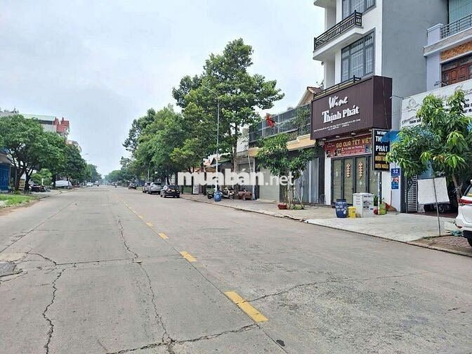 Đất 171m ngang 6m mặt tiền kinh doanh gần VinCom ngã tư 550 Dĩ An.