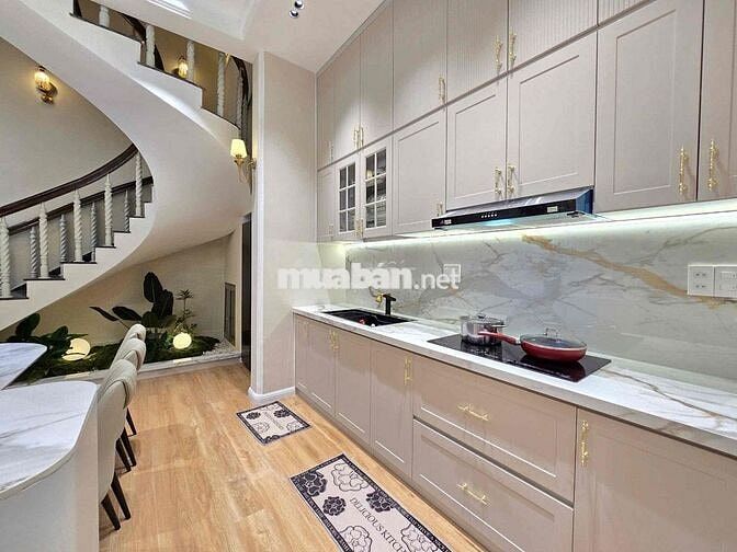 134 CHO THUÊ NHÀ ĐẸP 3 TẦNG 250M² CÓ BỒN TẮM LỘ THIÊN