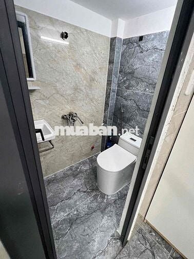 PHÒNG MỚI TOANH 100% FULL NỘI THẤT LÓT GẠCH TONE GỖ