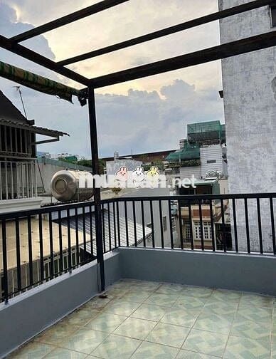 nhà nc sát mt đường trệt 2 lầu st 3pn Lê Hồng Phong p2 Q10