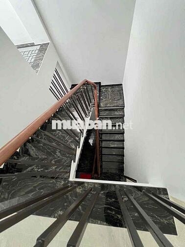 MT Khu Bàu Cát, P Bảy Hiền, 5x20m, 5 tầng, 5pn 5wc có thang