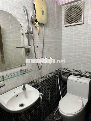 nhà nc sát mt đường trệt 2 lầu st 3pn Lê Hồng Phong p2 Q10