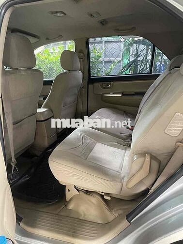 Toyota Fortuner 2010 Số sàn Bạc 184.115 km