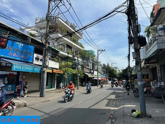 BÁN NHÀ MẶT TIỀN KINH DOANH : 83 HUỲNH THIỆN LỘC - P. HÒA THẠNH - Q.TP