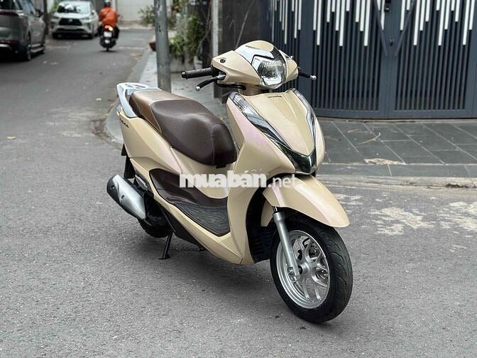Cần bán xe Honda lead  Đk 2017 Bstp khoá Smartkey