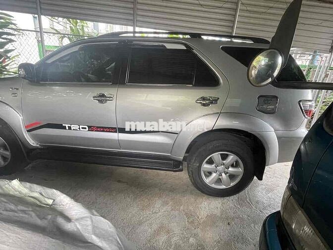 Toyota Fortuner 2010 Số sàn Bạc 184.115 km