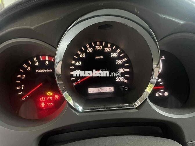 Toyota Fortuner 2010 Số sàn Bạc 184.115 km