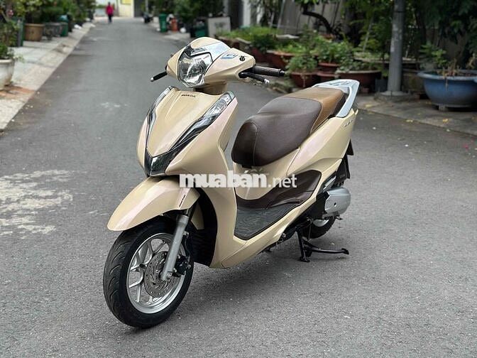 Cần bán xe Honda lead  Đk 2017 Bstp khoá Smartkey