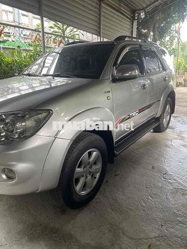 Toyota Fortuner 2010 Số sàn Bạc 184.115 km