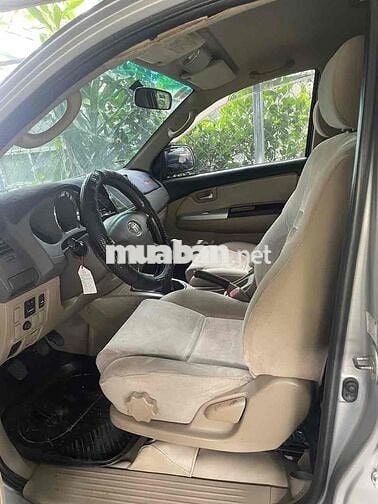 Toyota Fortuner 2010 Số sàn Bạc 184.115 km
