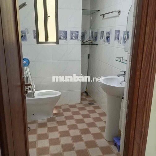 CHO THUÊ GẤP NHÀ ĐẸP 3 TẦNG 2PN NỘI THẤT CƠ BẢN