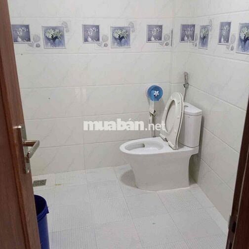 CHO THUÊ GẤP NHÀ ĐẸP 3 TẦNG 2PN NỘI THẤT CƠ BẢN