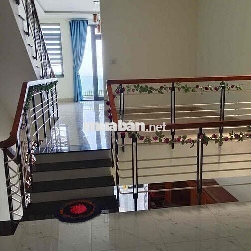 CHO THUÊ GẤP NHÀ ĐẸP 3 TẦNG 2PN NỘI THẤT CƠ BẢN